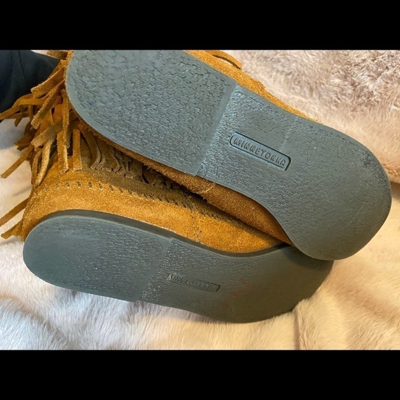 Minnetonka three layer fringe boot size 10 - Picture 5 of 6